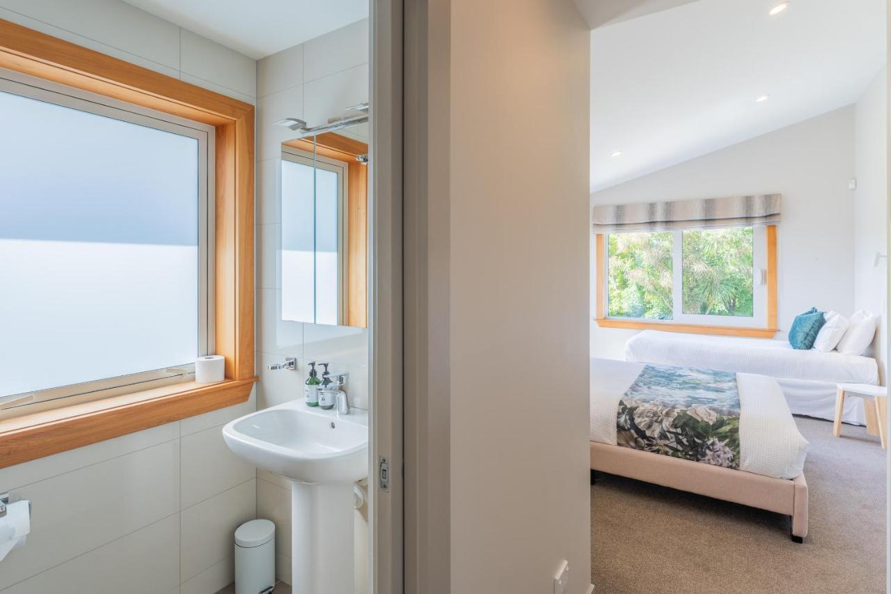 Anam Cara Gardens Luxury Villa Private Bedrooms And Ensuite Bathrooms Sleeps 9 Otaki Extérieur photo