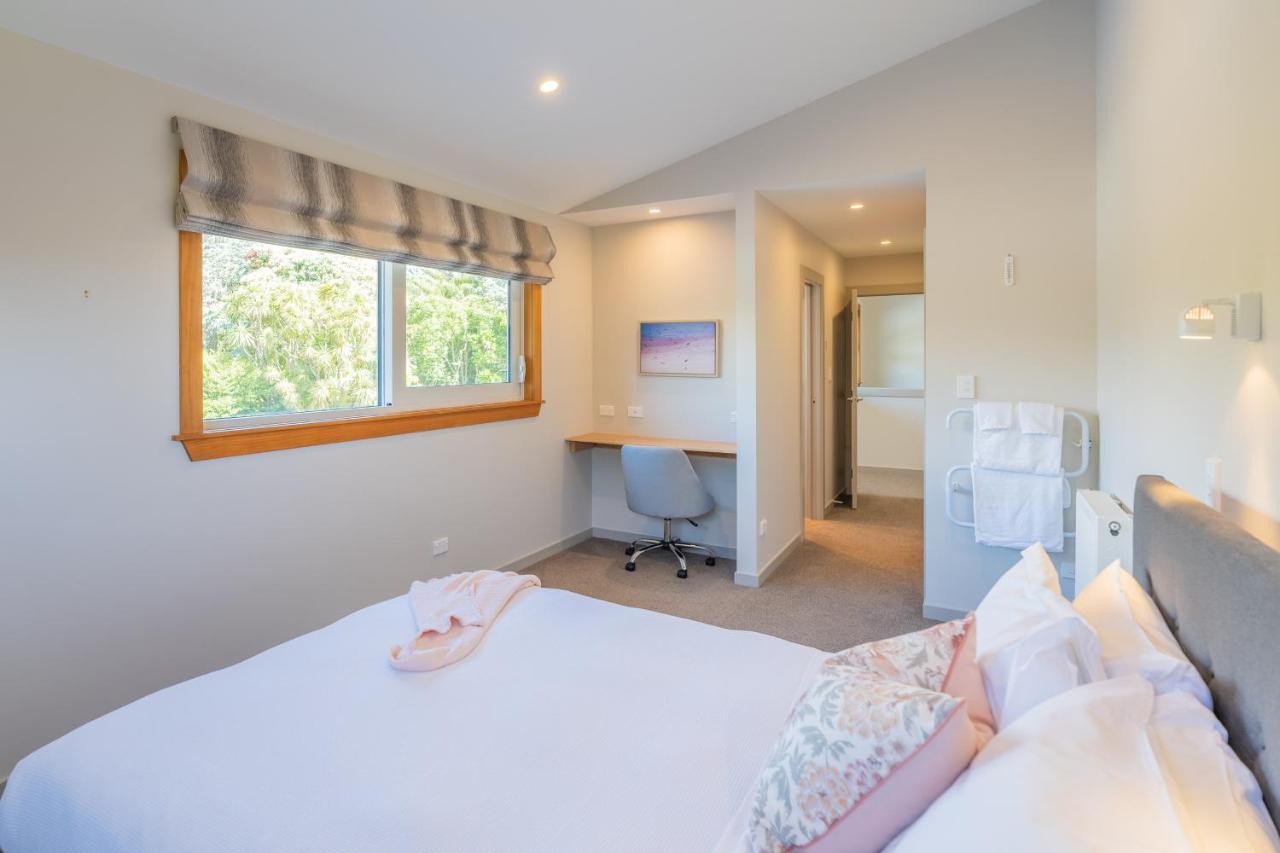 Anam Cara Gardens Luxury Villa Private Bedrooms And Ensuite Bathrooms Sleeps 9 Otaki Extérieur photo