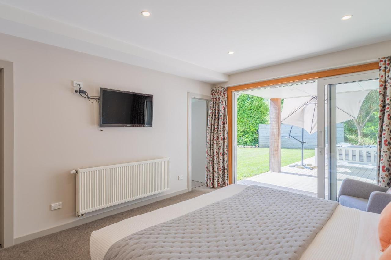 Anam Cara Gardens Luxury Villa Private Bedrooms And Ensuite Bathrooms Sleeps 9 Otaki Extérieur photo