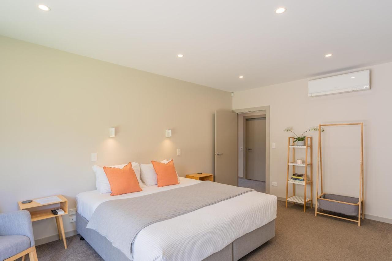 Anam Cara Gardens Luxury Villa Private Bedrooms And Ensuite Bathrooms Sleeps 9 Otaki Extérieur photo