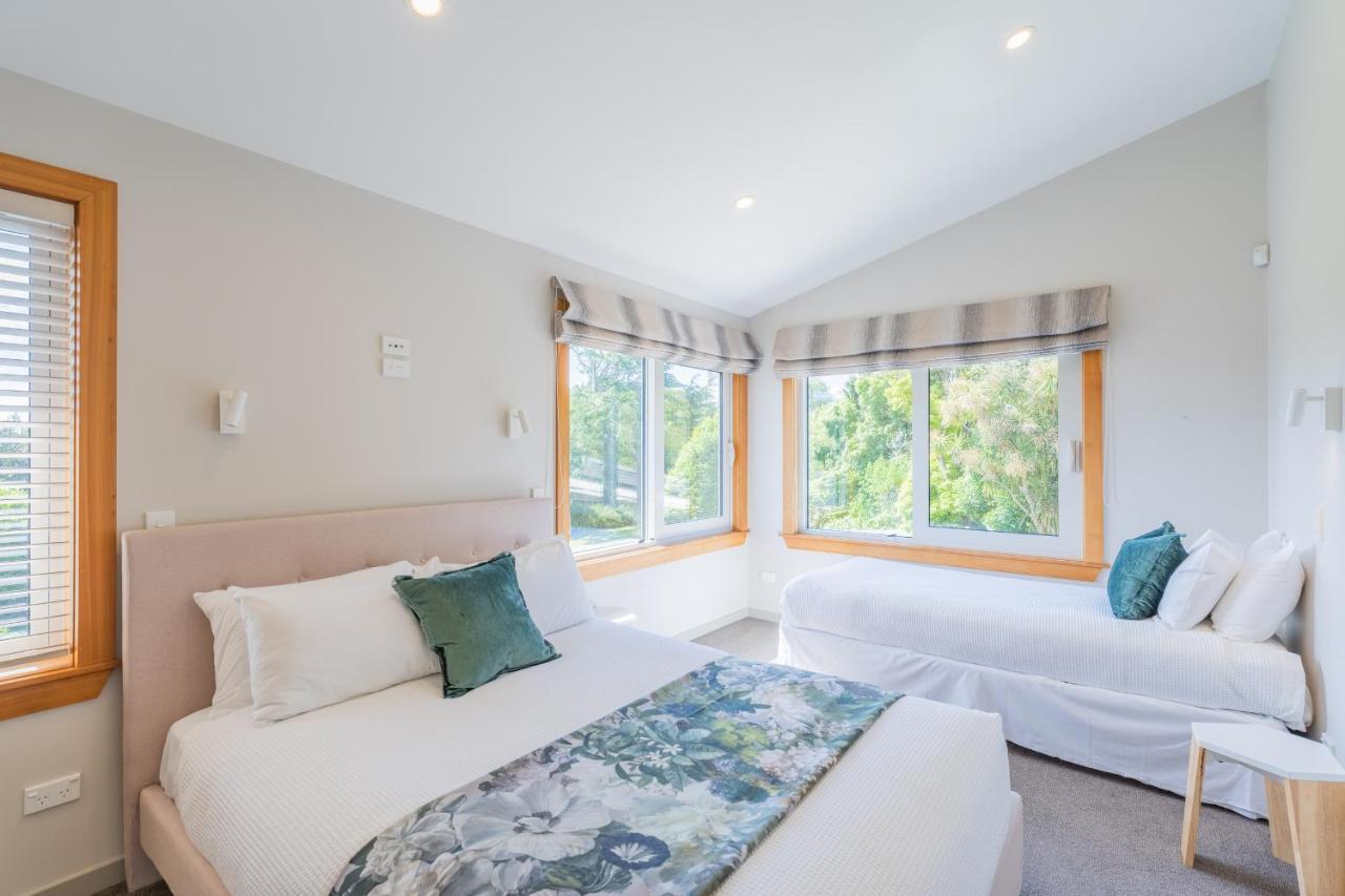 Anam Cara Gardens Luxury Villa Private Bedrooms And Ensuite Bathrooms Sleeps 9 Otaki Extérieur photo