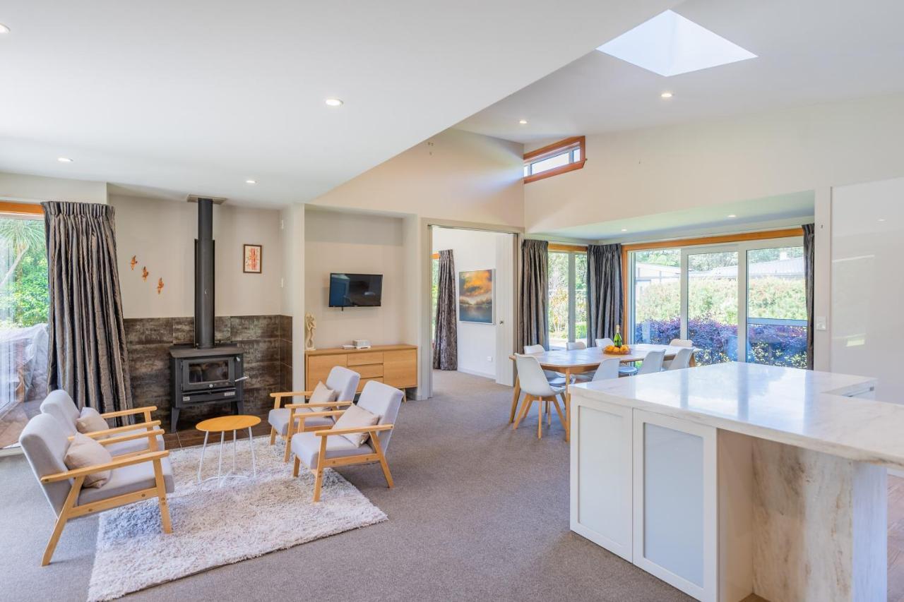 Anam Cara Gardens Luxury Villa Private Bedrooms And Ensuite Bathrooms Sleeps 9 Otaki Extérieur photo