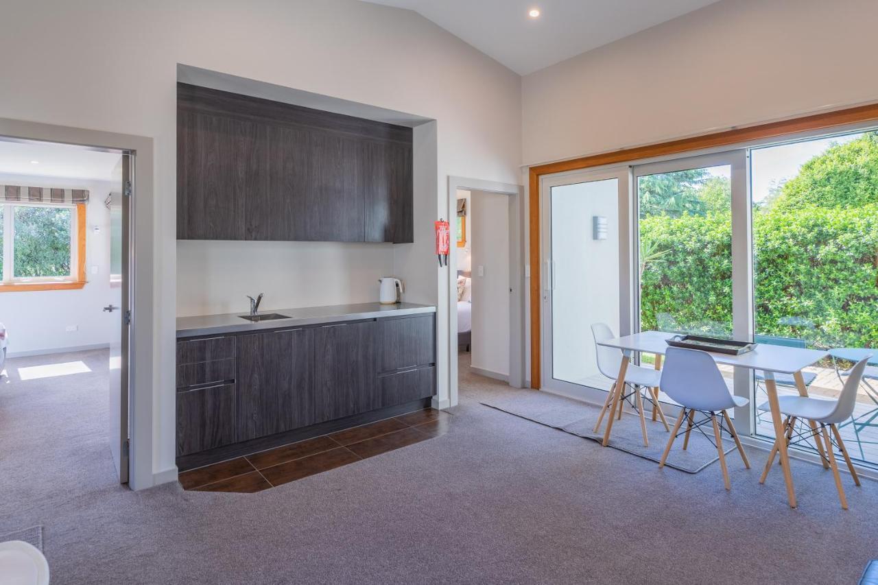 Anam Cara Gardens Luxury Villa Private Bedrooms And Ensuite Bathrooms Sleeps 9 Otaki Extérieur photo