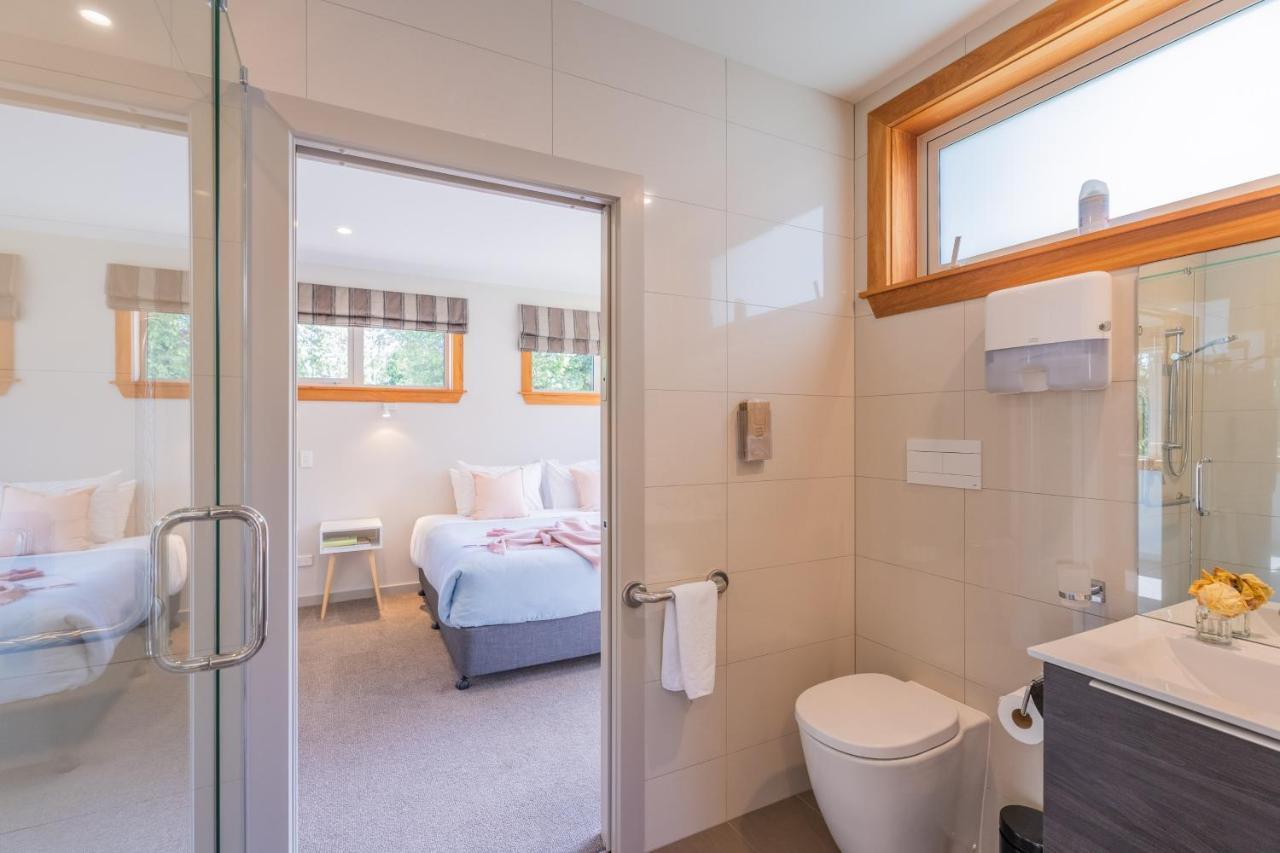 Anam Cara Gardens Luxury Villa Private Bedrooms And Ensuite Bathrooms Sleeps 9 Otaki Extérieur photo