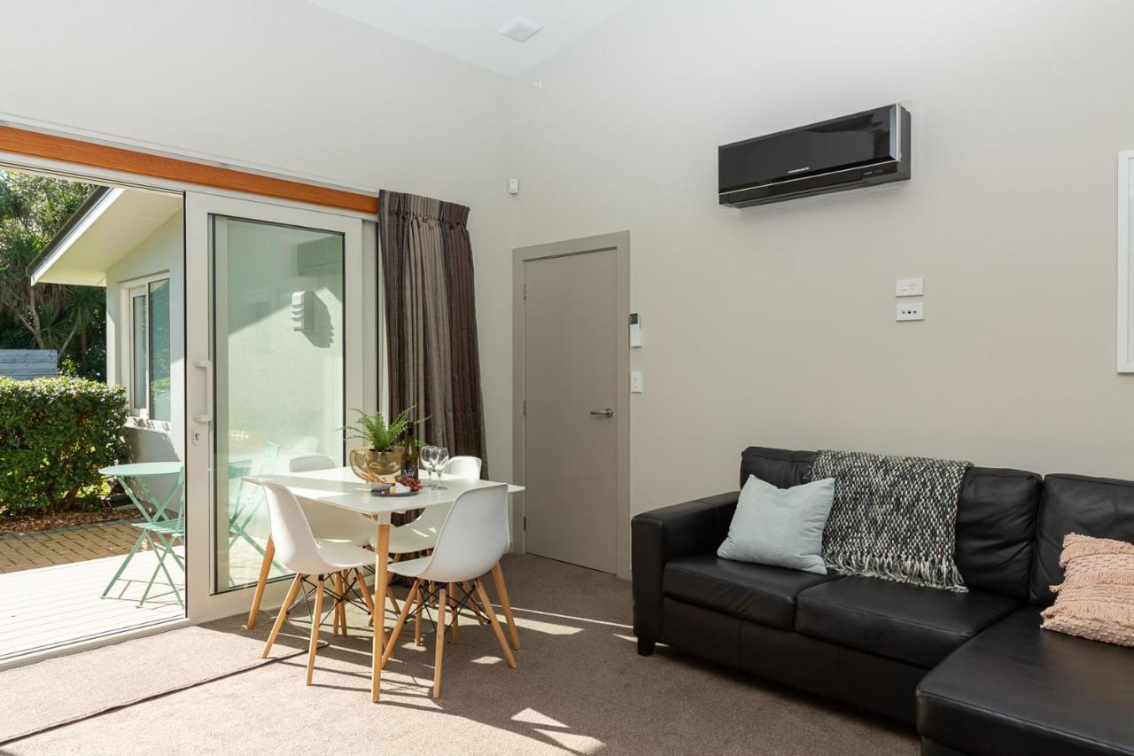 Anam Cara Gardens Luxury Villa Private Bedrooms And Ensuite Bathrooms Sleeps 9 Otaki Extérieur photo
