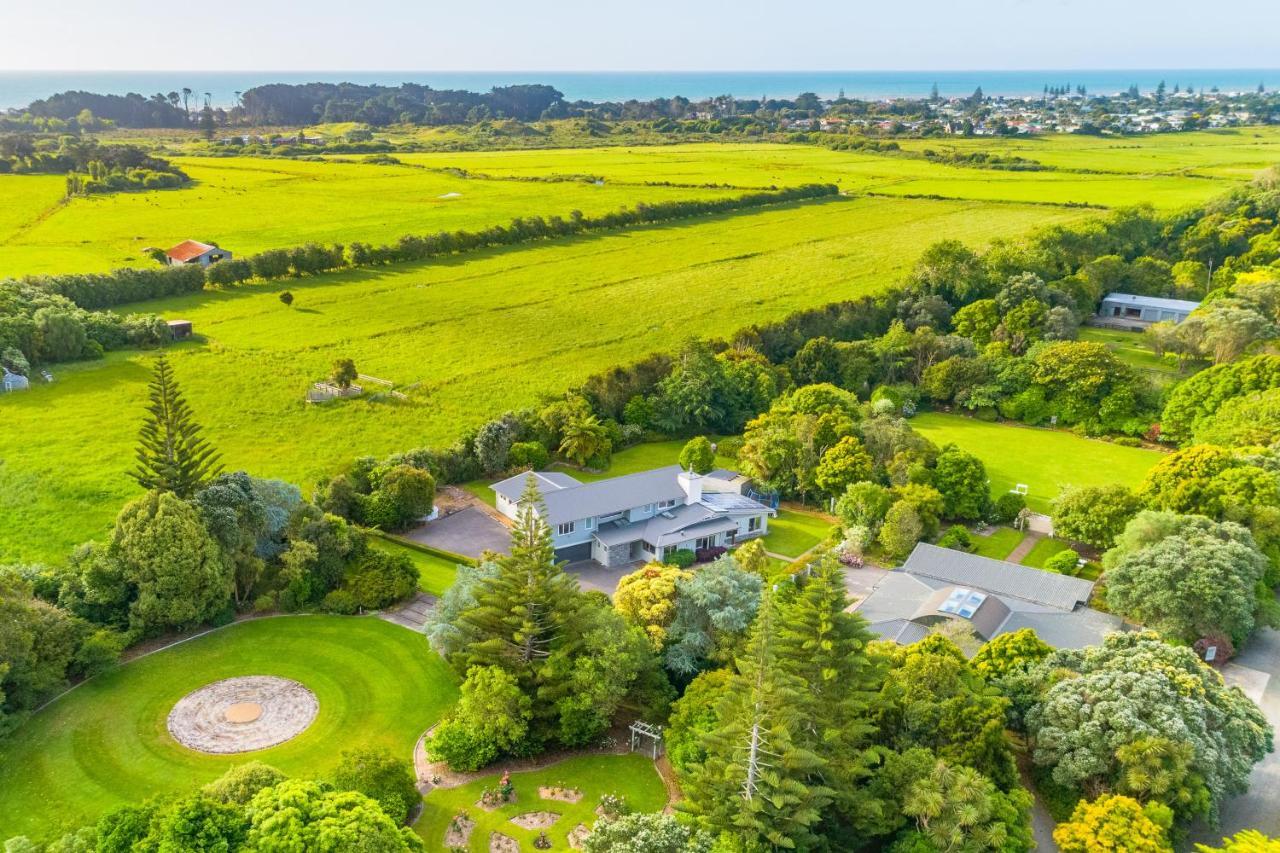 Anam Cara Gardens Luxury Villa Private Bedrooms And Ensuite Bathrooms Sleeps 9 Otaki Extérieur photo