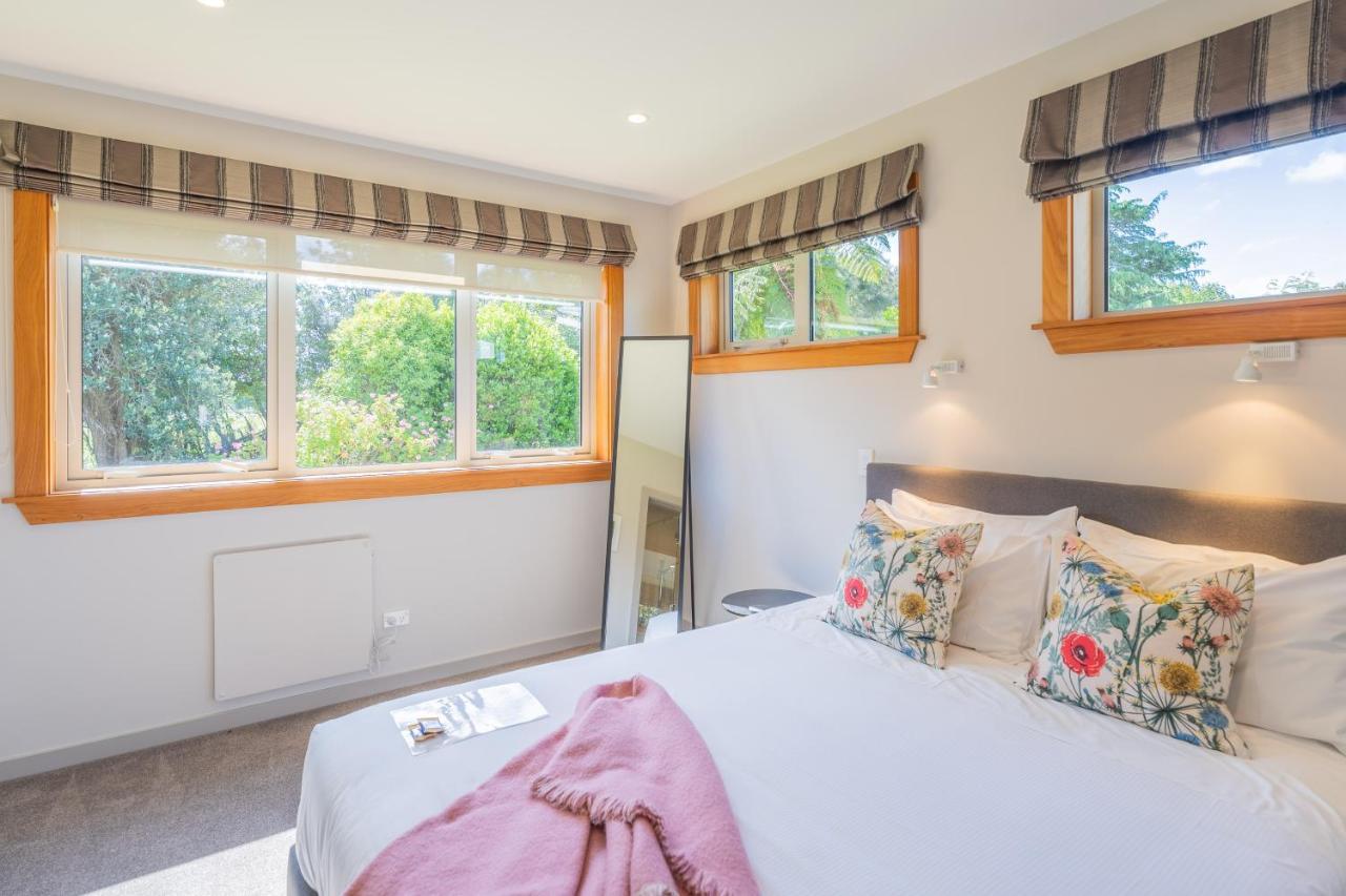 Anam Cara Gardens Luxury Villa Private Bedrooms And Ensuite Bathrooms Sleeps 9 Otaki Extérieur photo