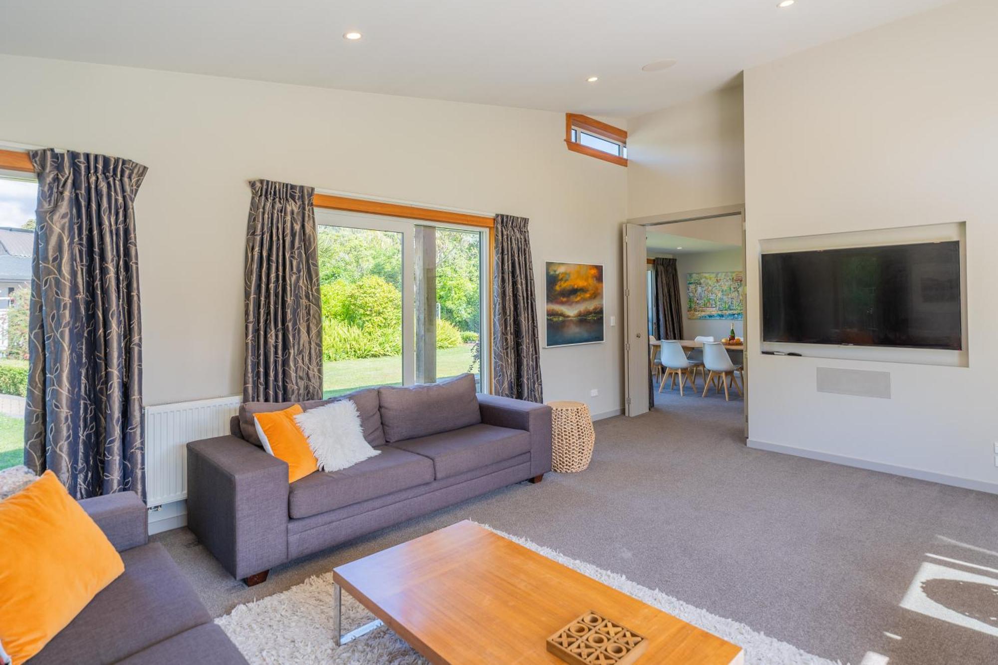 Anam Cara Gardens Luxury Villa Private Bedrooms And Ensuite Bathrooms Sleeps 9 Otaki Extérieur photo