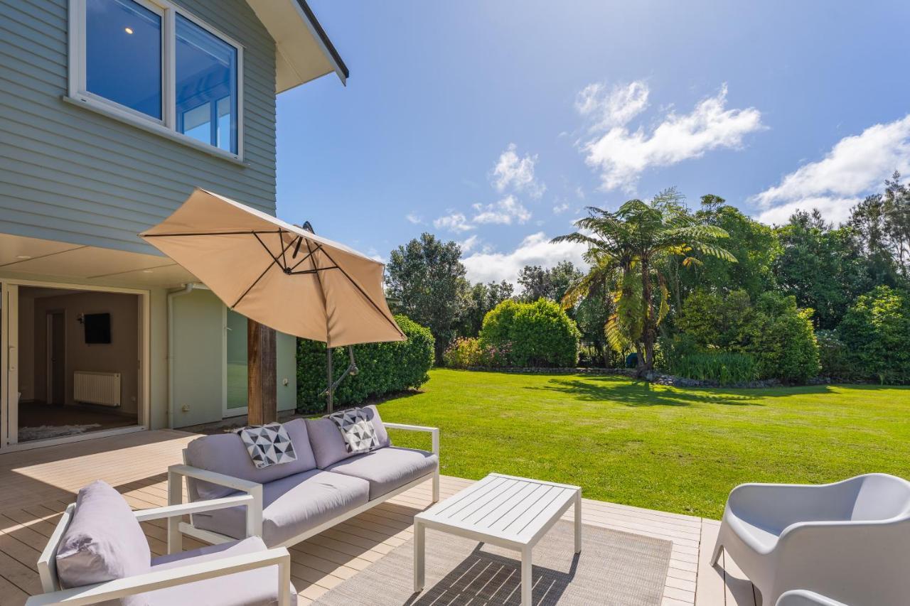 Anam Cara Gardens Luxury Villa Private Bedrooms And Ensuite Bathrooms Sleeps 9 Otaki Extérieur photo