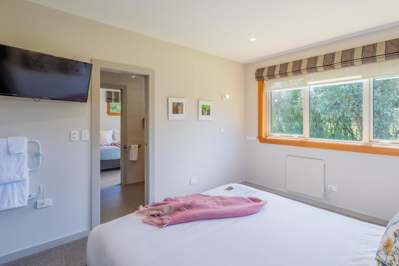 Anam Cara Gardens Luxury Villa Private Bedrooms And Ensuite Bathrooms Sleeps 9 Otaki Extérieur photo