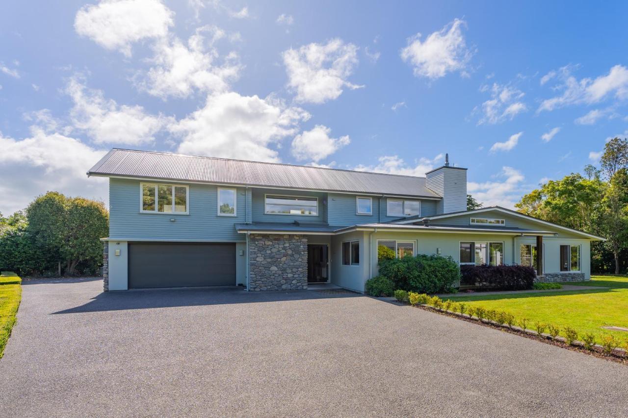 Anam Cara Gardens Luxury Villa Private Bedrooms And Ensuite Bathrooms Sleeps 9 Otaki Extérieur photo