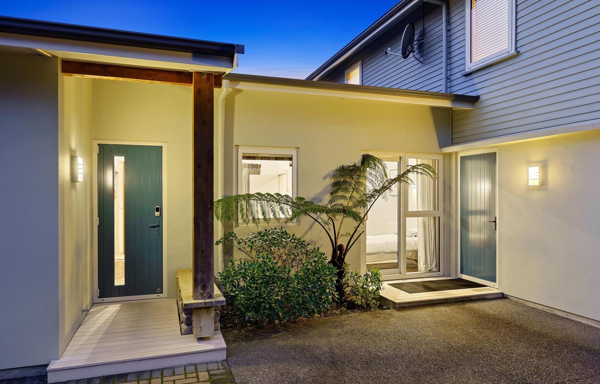 Anam Cara Gardens Luxury Villa Private Bedrooms And Ensuite Bathrooms Sleeps 9 Otaki Extérieur photo